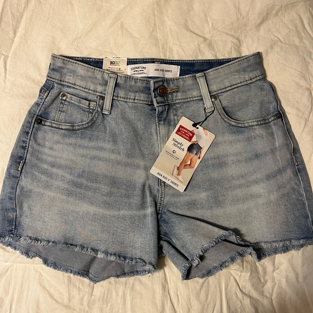 Levi Signature high rise shorts